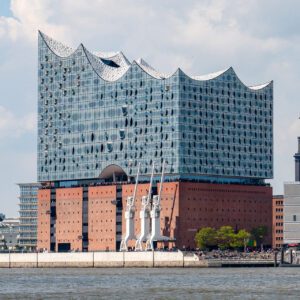 Die drei Halbportalkrane an der Elbphilharmonie wurden von der Stiftung Hamburg Maritim restauriert