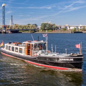 MS Süderelbe in Fahrt auf der Elbe