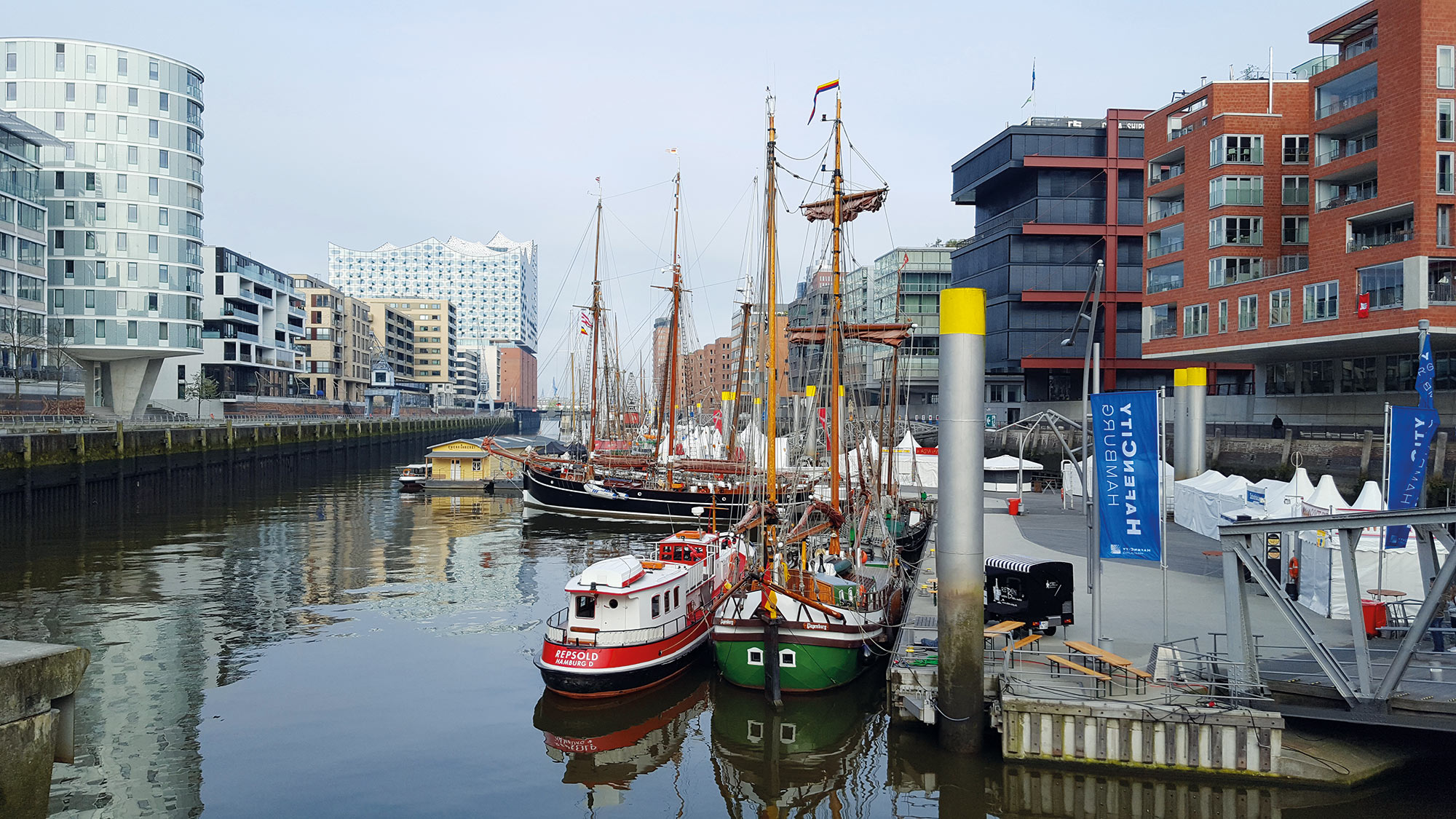 Historische Schiffe im Traditionsschiffhafen zum Elbfest Hamburg